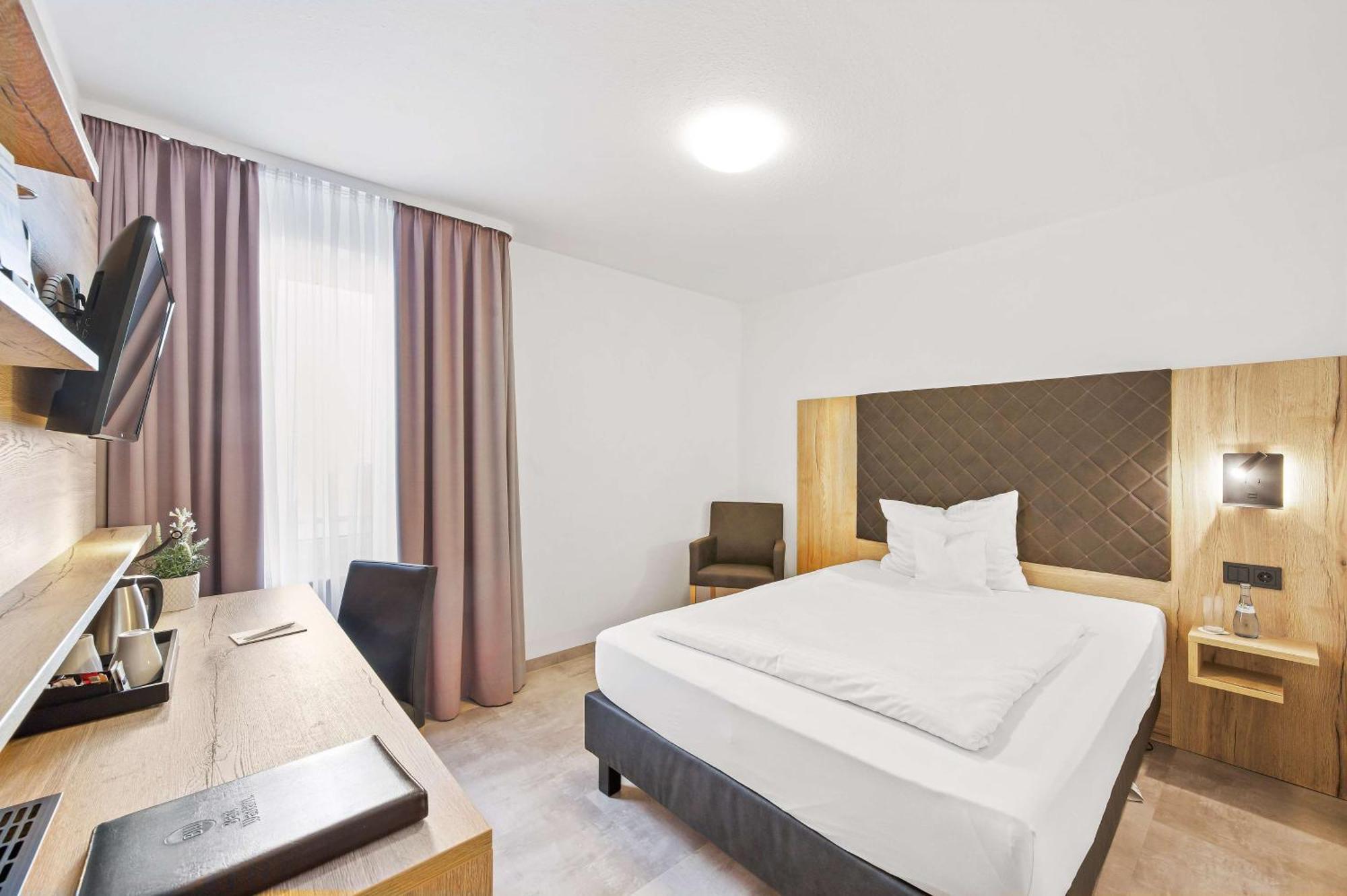 Best Western Hotel Favorit ลุดวิกสบูร์ก ภายนอก รูปภาพ