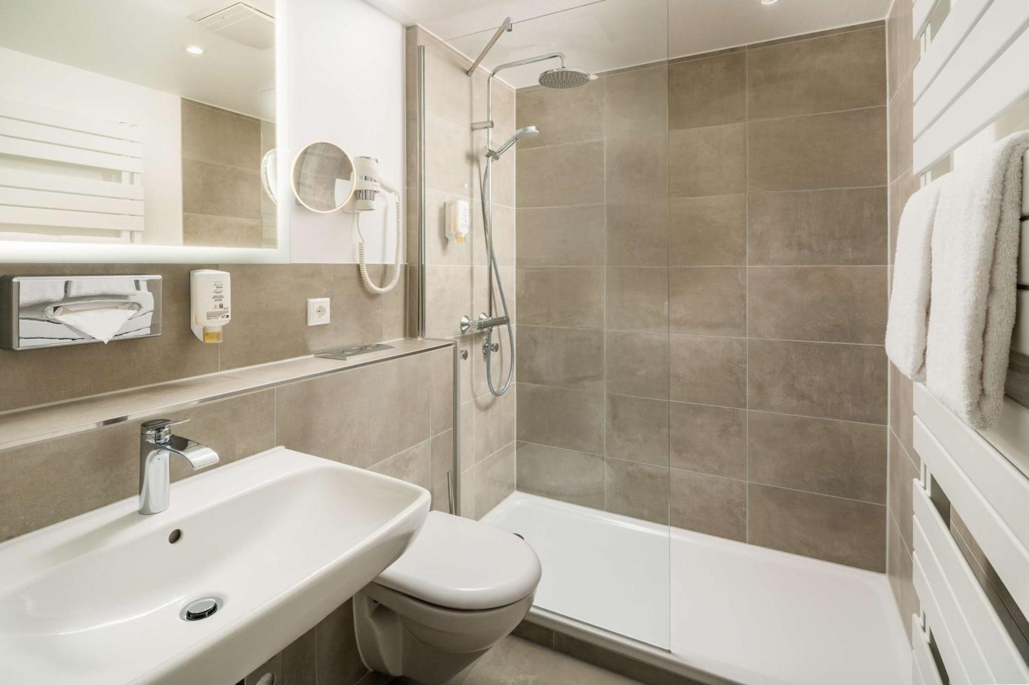 Best Western Hotel Favorit ลุดวิกสบูร์ก ภายนอก รูปภาพ